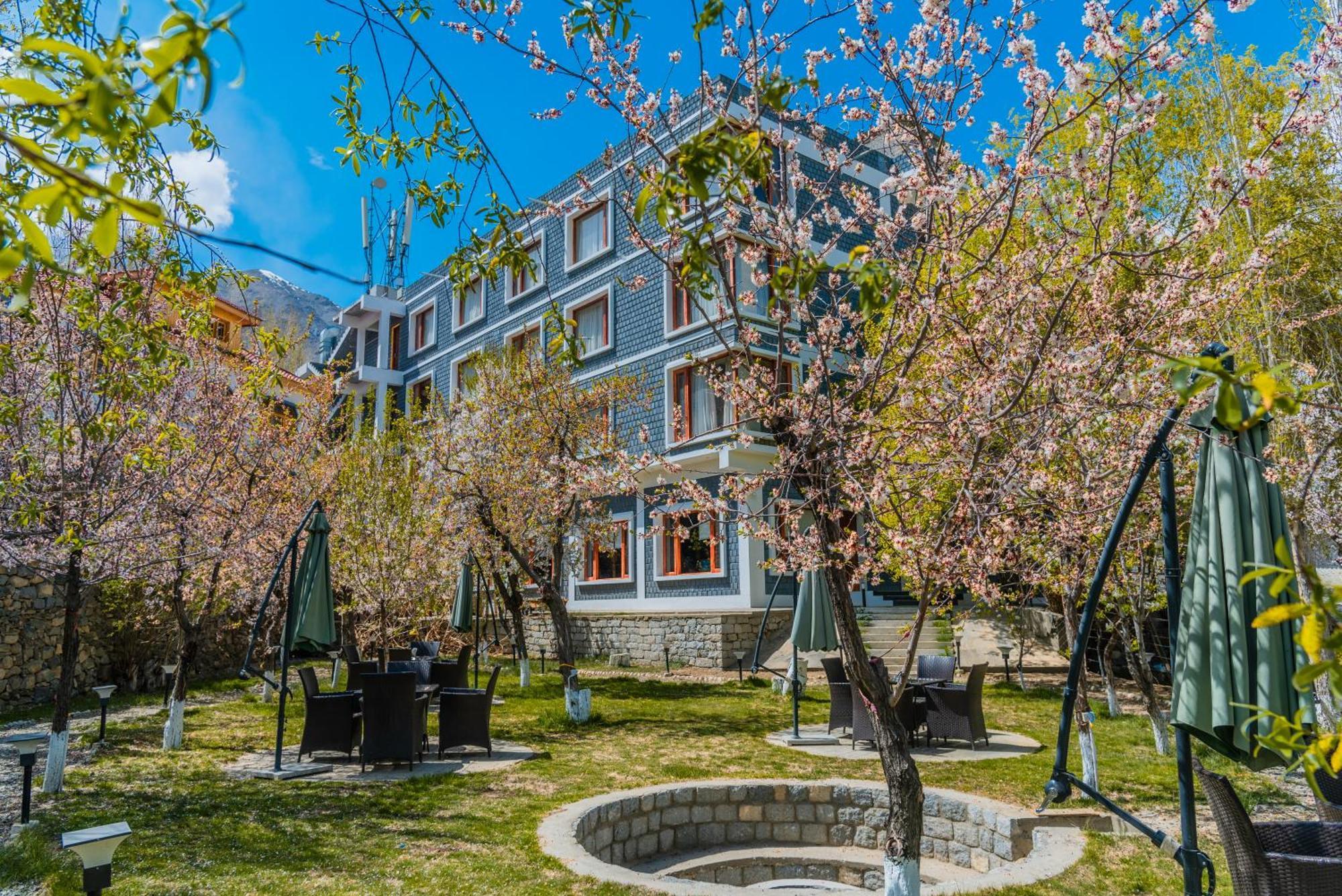 Hotel The Kargil Exterior photo